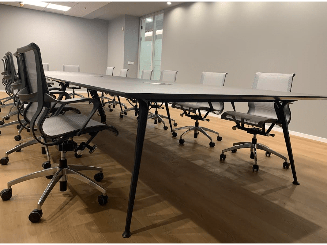 שולחן לחדר ישיבות דגם ספיידר - new-office-masters